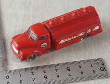 Ancien camion citerne Esso