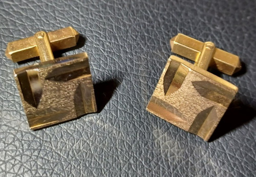Une paire bouton - paire, de