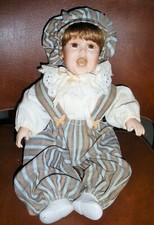 poupon en porcelaine de 26 cm