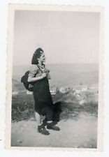 snapshot PHOTO, une randonneuse montagne excursion équipement