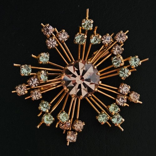 Broche étoile rayonnante