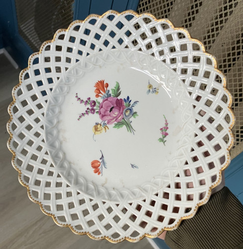 Belle assiette porcelaine - belle,