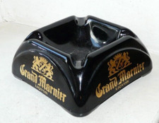 GRAND MARNIER CENDRIER PUBLICITAIRE ANCIEN VERS 1960 EN VERRE NOIR IVOREX