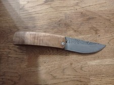 Couteau pliant deux clous