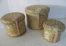 3 Jolies boites gigognes tissu de Damas vintages