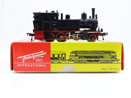 Locomotive vapeur - à,