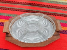 Serviteur apéritif bois et verre des années 50 avec 5 compartiments amovibles. 