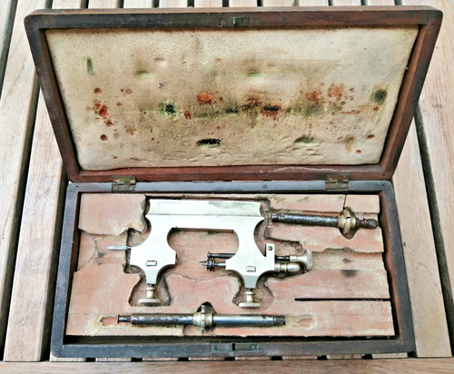 Ancien tour horloger dans sa - ancien,