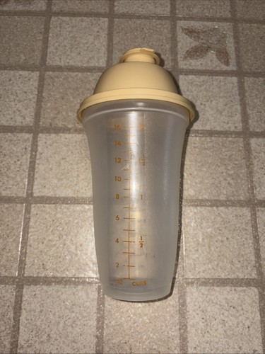 Tupperware quick shaker 844 - tupperware,