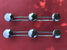 deux porte manteau vintage en métal chromé a 3 patères