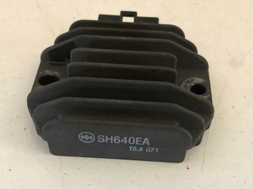 Regulateur tension - un,