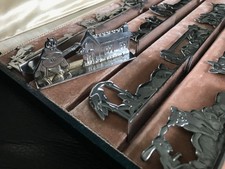 12 porte-couteaux en métal chromé "Les Fables de La Fontaine" Benjamin Rabier  