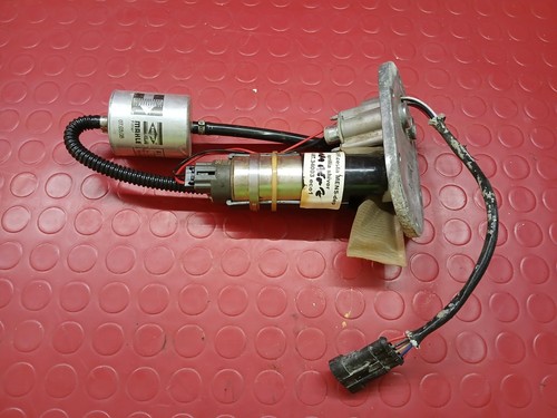 Pompe essence carburant - À,