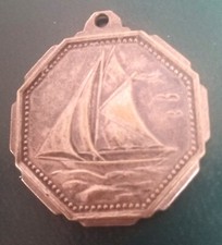 MEDAILLE ANCIENNE VOILIER ET
