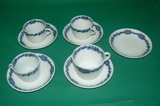 Lot de 4 tasses anciennes