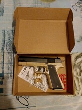 Jouet : Pistolet en plastique