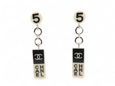 NEUF BOUCLES D'OREILLES CHANEL