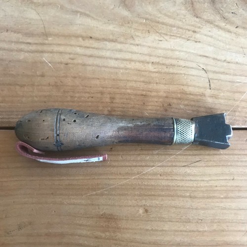 Outil ancien n29 cordonnier - outil,