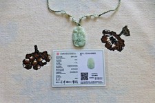 Pendentif en JADE élégant