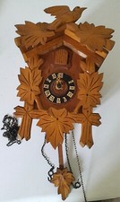 Coucou Suisse en bois clair à restaurer ou déco.