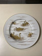 bel ancien plat en porcelaine