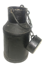 Petit bidon à lait en fer