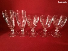 2 flûtes et 3 verres à vin