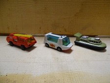 Lot de 3 véhicules marque Matchbox: Hovercraft, camion pompier, ambulance