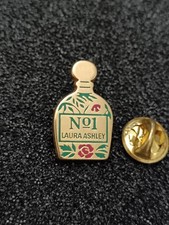 Pin's Pins Pin Enamel 63  Parfum  LAURA ASHLEY "N°1" 