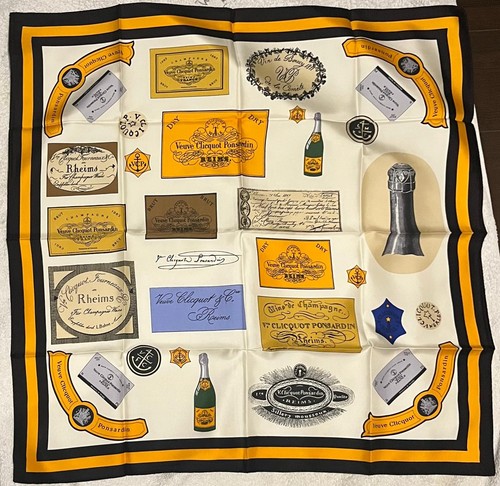 Foulard carré veuve - «,