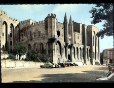 AVIGNON (84) RESTAURANT HIELY , PEUGEOT 403 & CITROEN 2CV au PALAIS