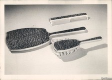 1945 Twin Arts Studios Comb