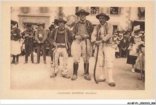 AU-BFP1-0254-29 - Costumes BRETONS - Trois hommes