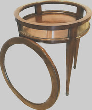 table ronde de salon en acajou formant vitrine plateau amovible . XX siècle .