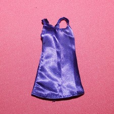 Robe courte violette pour