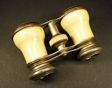 Elégantes jumelles de theatre