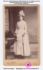 JEUNE FEMME AVEC CHAPEAU &