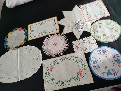 Lot napperons anciens - 20,