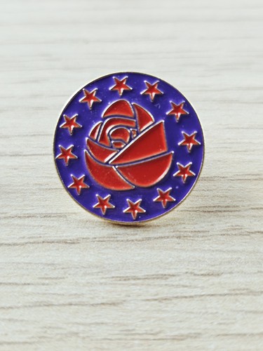 Pin décoratif avec - avec, motif