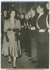 La Princesse Margaret passe les troupes en revue. 1950.