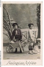 AVVP11-0671-ENFANT-FILLETTE - Heureuse année - Garçons et pousse pousse