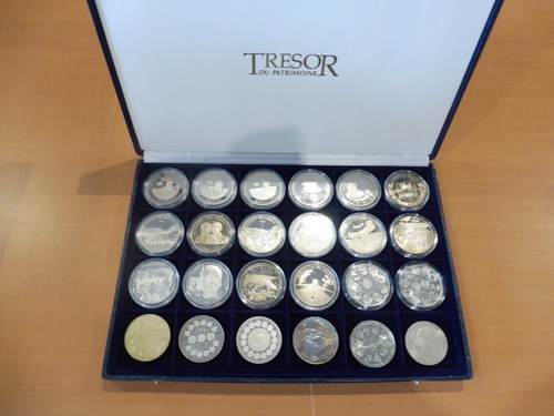 Ancien coffret medailles - ancien, 24