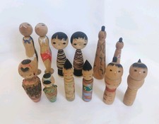 Kokeshi Lot de 12 Poupées Japonaises en Bois Vintage