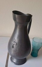 Ancien pichet en étain Avec