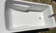 baignoire acrylique et robinetterie 