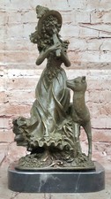 Sculpture En Bronze Chaud De Fille Victorienne Et Cerf Thème Art Déco À Vendre