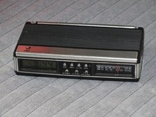 Rare radio réveil de voyage JAZ vintage miniature années 70 / 80