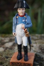 RE0355   FIGURINE STATUETTE