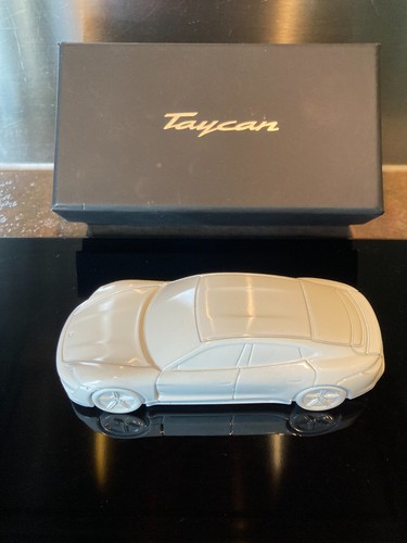 Presse papier porsche taycan - papier,