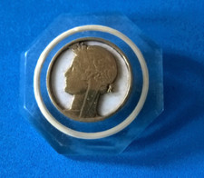 Ancienne Broche en Lucite Art